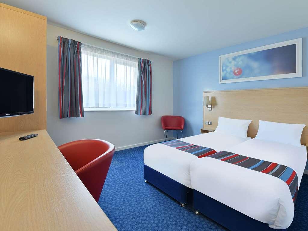 Travelodge Leeds Colton Гарфорт Номер фото