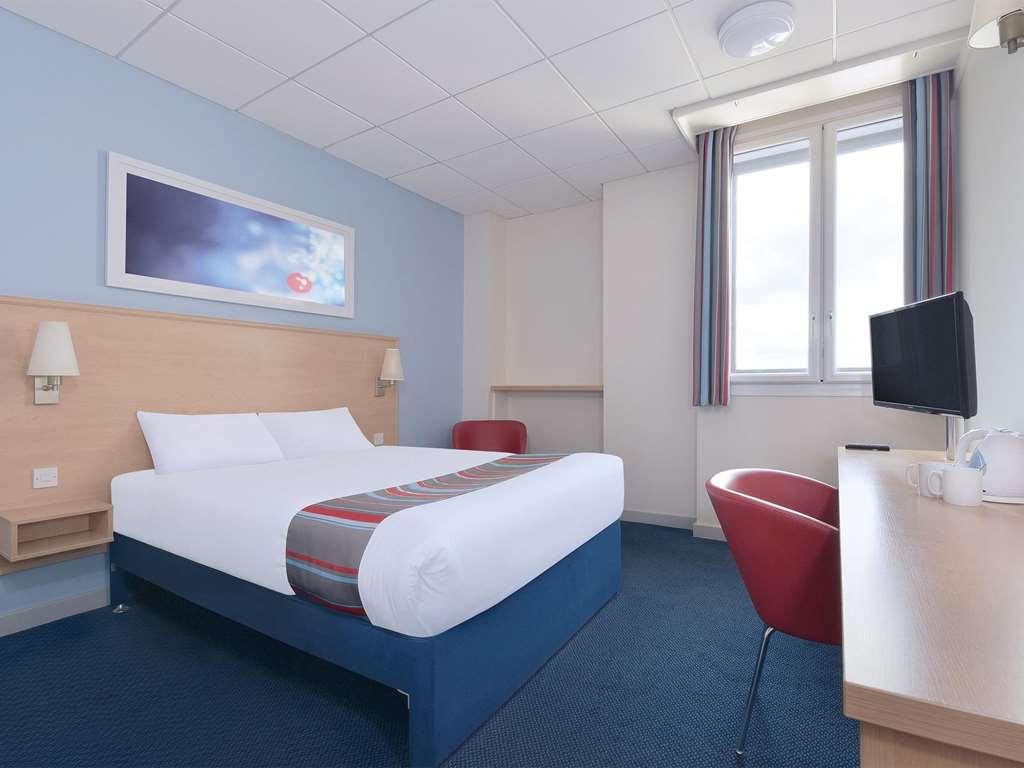 Travelodge Leeds Colton Гарфорт Номер фото