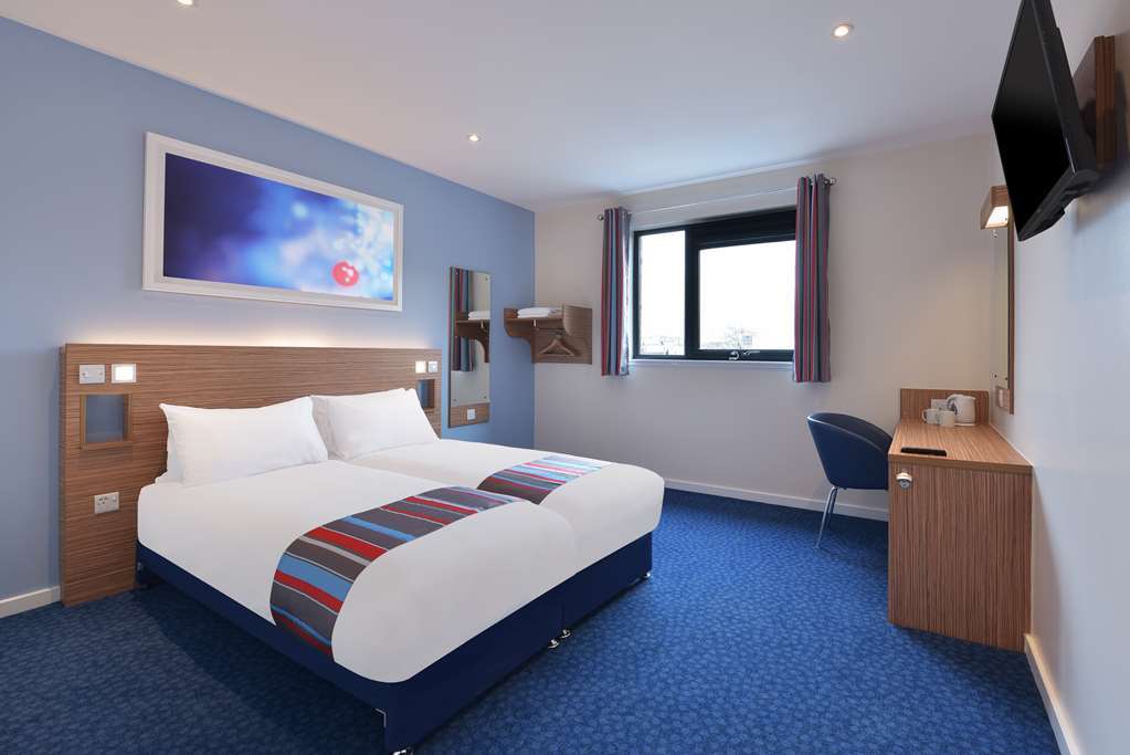 Travelodge Leeds Colton Гарфорт Номер фото